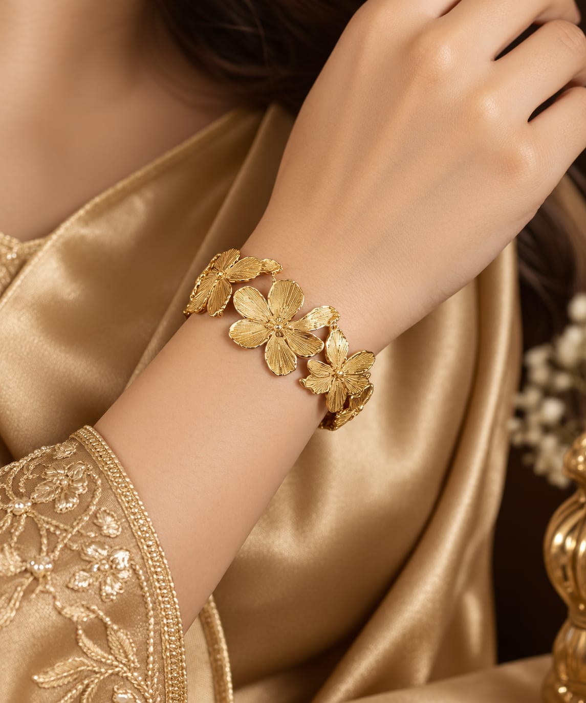 FLOWER TIPS BANGLE